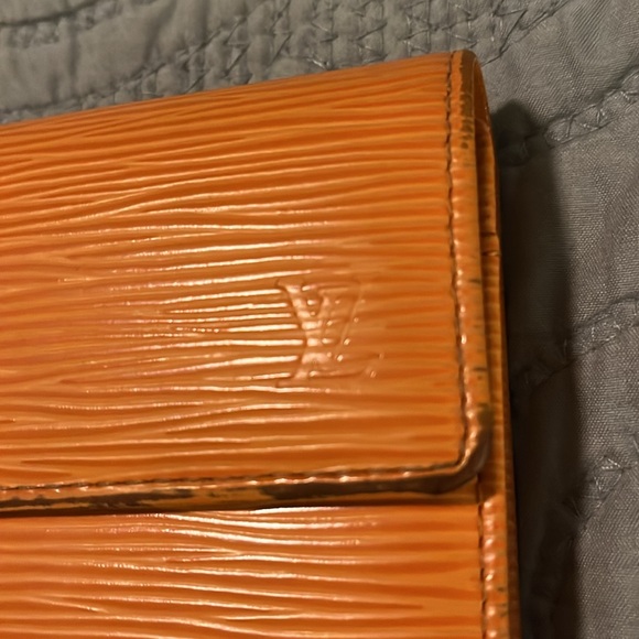 Louis Vuitton Ultra Rare Orange Epi Leather Long Foldover Snap Wallet - Picture 3 of 12